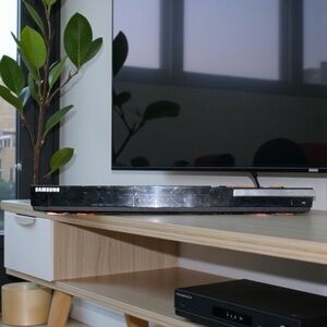 Samsung 📺📀Black DVD Player with Multiple Ports